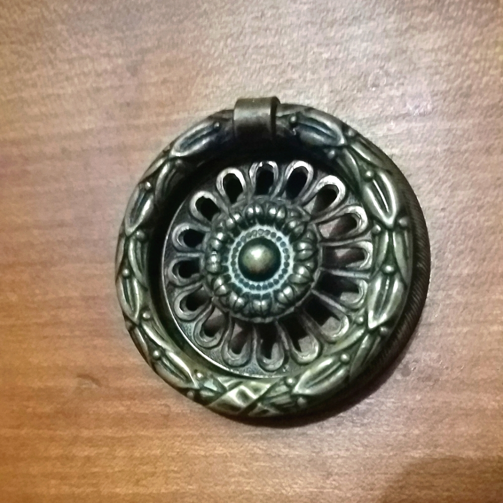 Antique Art Deco Pull Knobs set of 8 - Picture 8 of 14